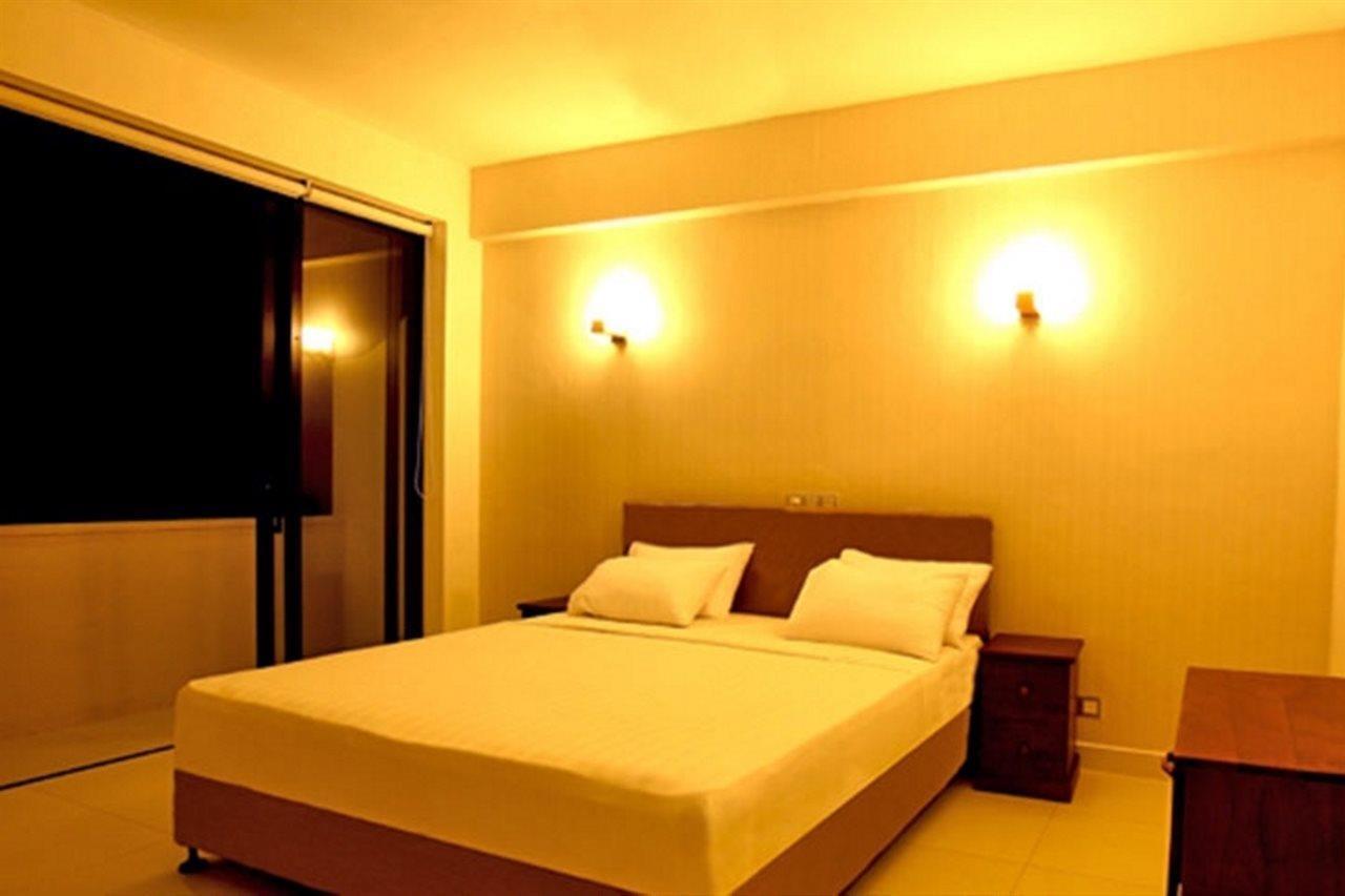 Hotel J Ambalangoda Bagian luar foto