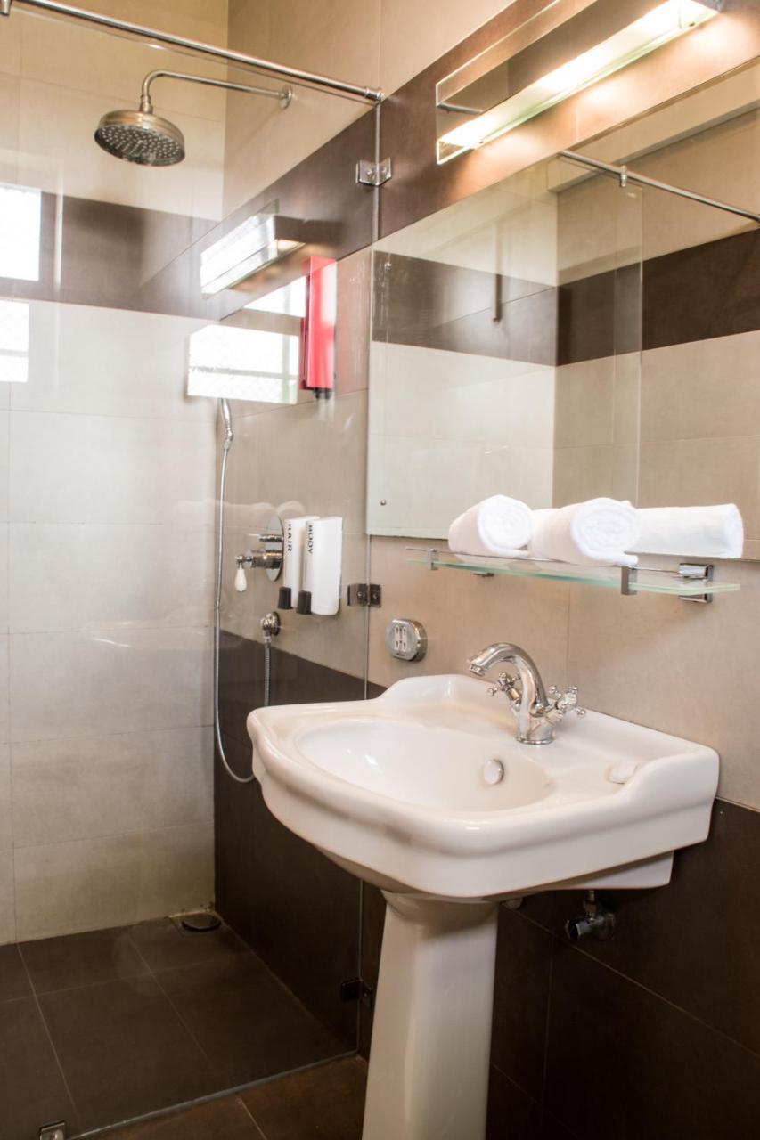 Hotel J Ambalangoda Bagian luar foto