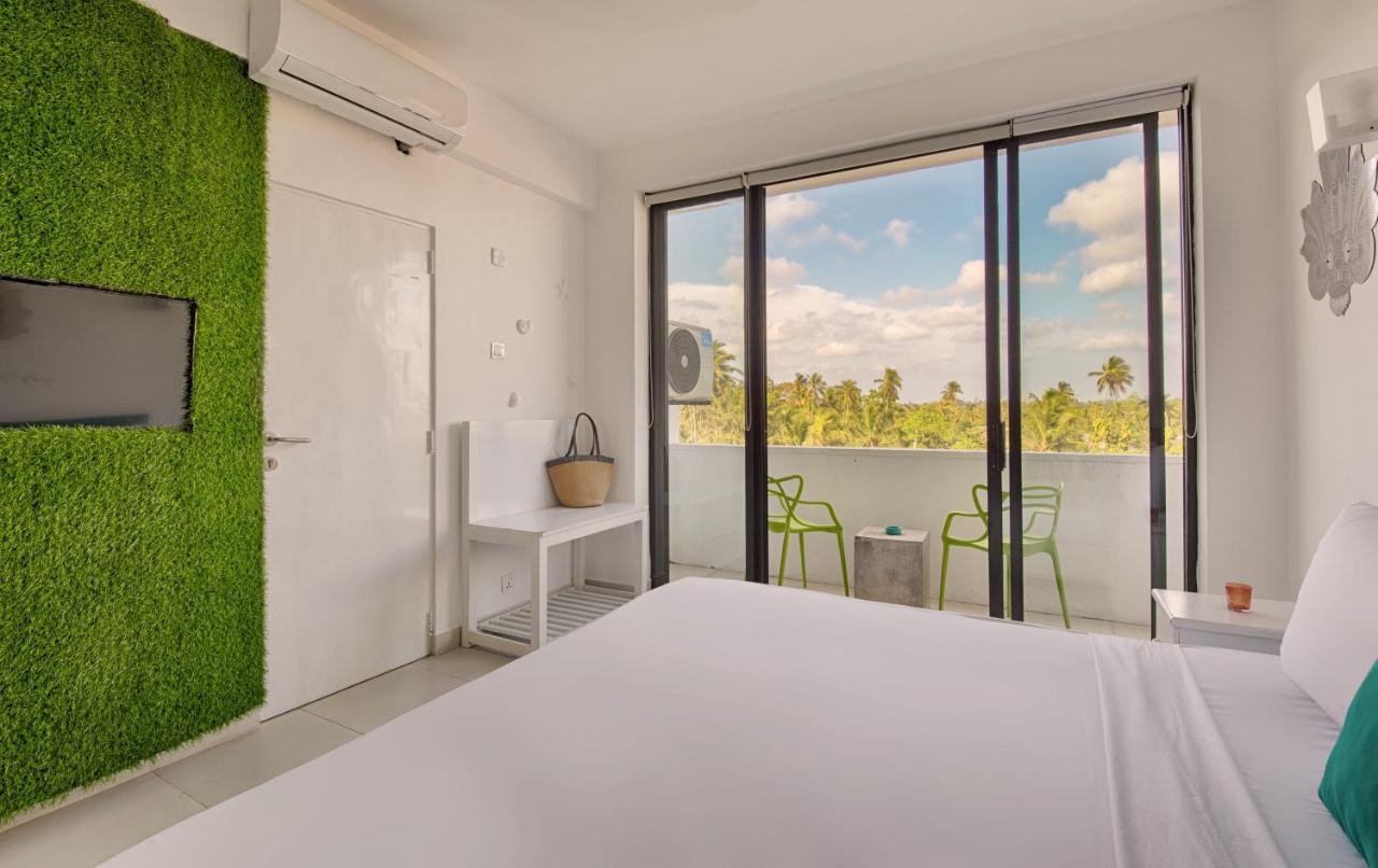 Hotel J Ambalangoda Bagian luar foto