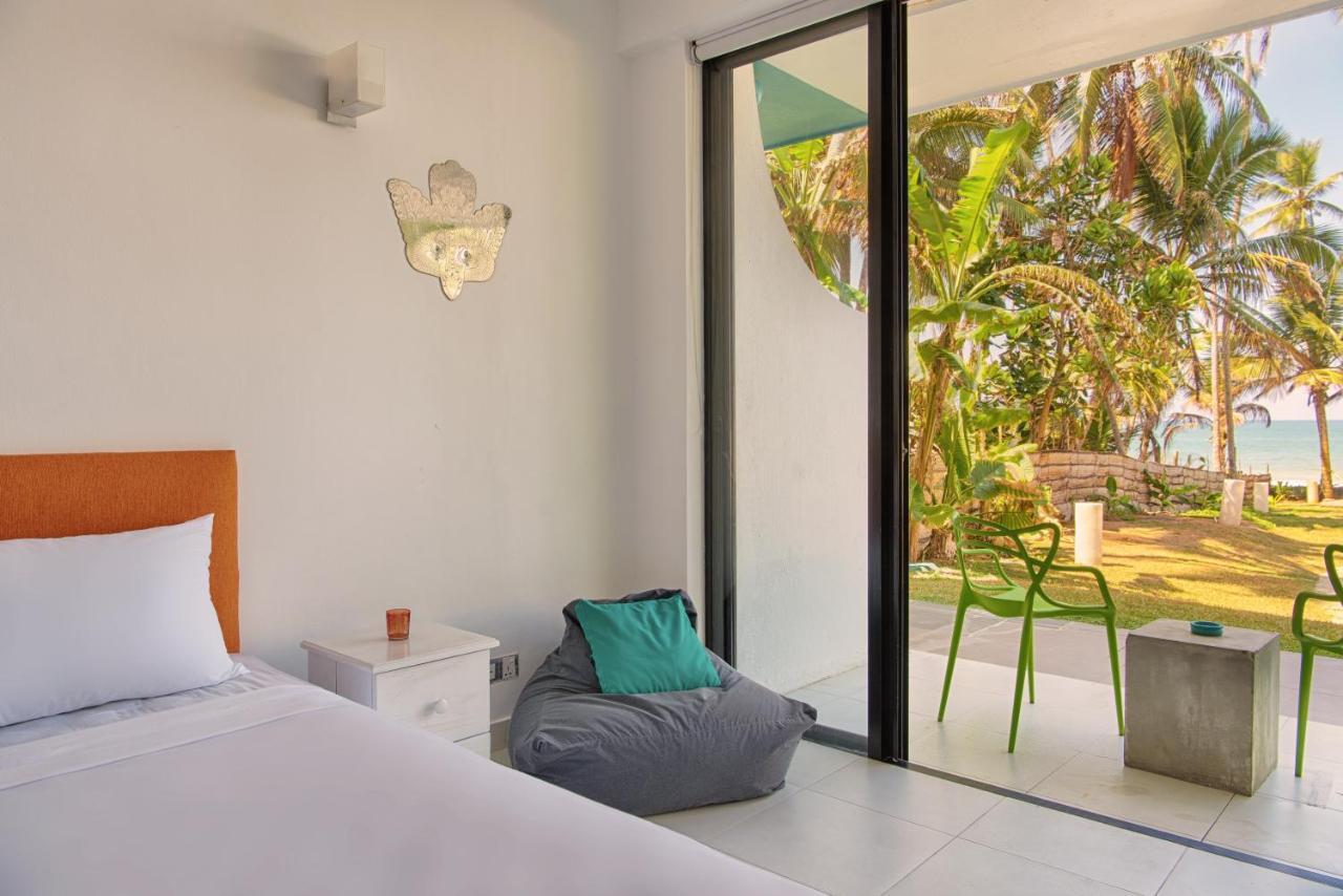 Hotel J Ambalangoda Bagian luar foto