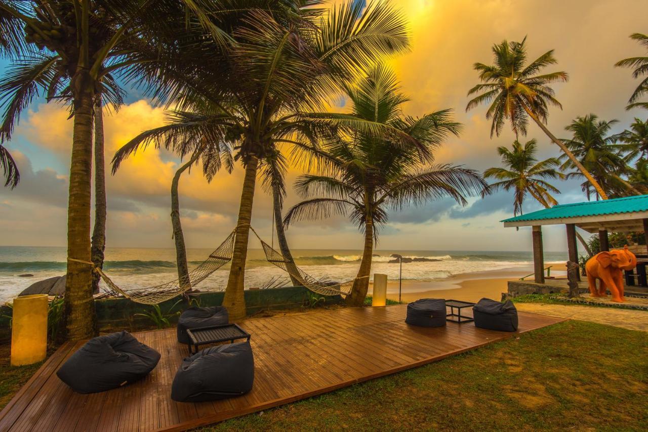 Hotel J Ambalangoda Bagian luar foto